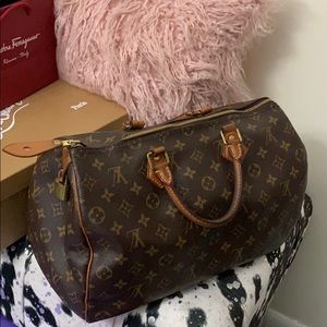 Authentic Louis Vuitton Speedy 35  SEND OFFERS👍🏾
